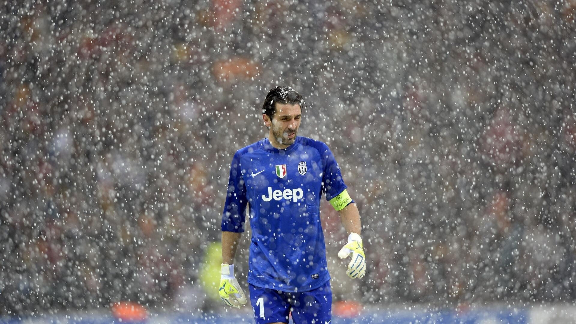 红遍大江南北,足球狂热燃烧全城,足球让人热血沸腾