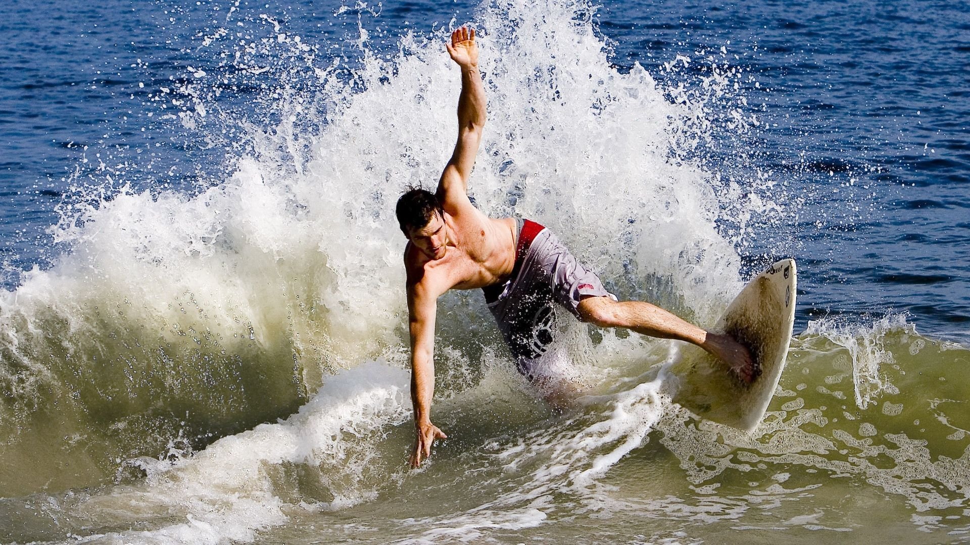 开云体育官网入口-今日MVP：王强凭借关键三分摘得当场最高荣誉！，王强打多少分